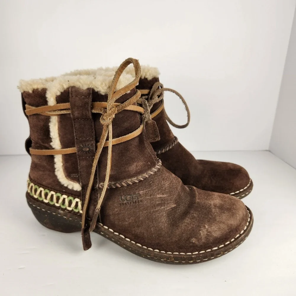 Ugg Cove Women's Brown Suede Slip-On Winter‎ Comfy Boots Size 7
